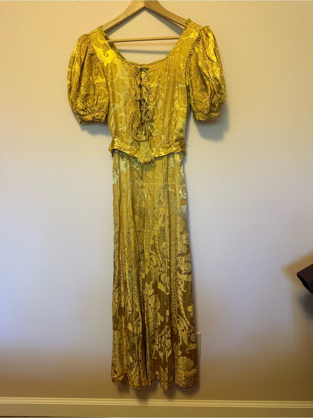 Vintage 1930s-style gold romantic gown